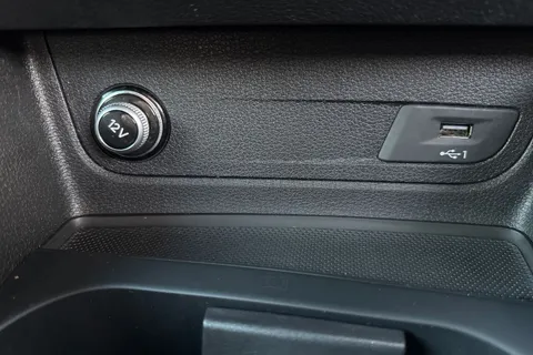 BG22UJX Audi Q2 Black Edition 35 TFSI 150 PS S tronic Thumbnail #57