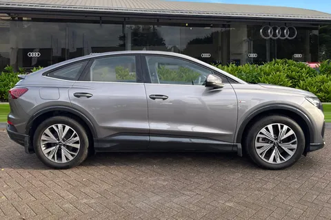 ST24VMZ Audi Q4 e-tron Q4 Sportback Sport 45 e-tron quattro 210,00 kW Thumbnail #4