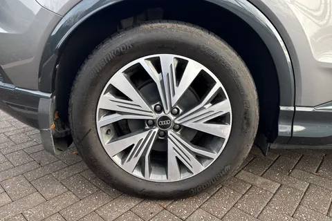 ST24VMZ Audi Q4 e-tron Q4 Sportback Sport 45 e-tron quattro 210,00 kW Thumbnail #11