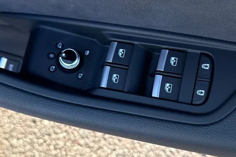 HF71VMD Audi A4 35 TFSI Black Edition 5dr S Tronic Thumbnail #20