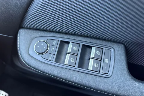 LD21BXP Renault Clio 1.6 E-TECH RS Line Auto Euro 6 (s/s) 5dr Thumbnail #38