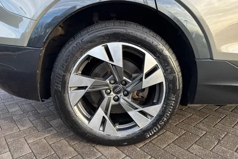 RK73MLV Audi Q8 e-tron Sport 55 e-tron quattro 300,00 kW Thumbnail #11