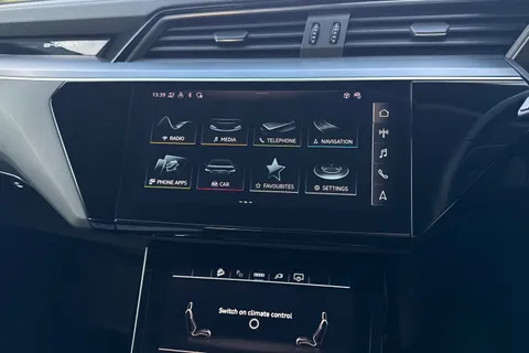 RK73MLV Audi Q8 e-tron Sport 55 e-tron quattro 300,00 kW Thumbnail #29