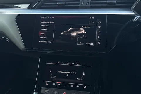 RK73MLV Audi Q8 e-tron Sport 55 e-tron quattro 300,00 kW Thumbnail #34