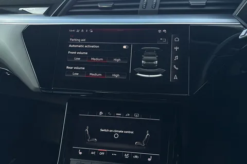 RK73MLV Audi Q8 e-tron Sport 55 e-tron quattro 300,00 kW Thumbnail #38