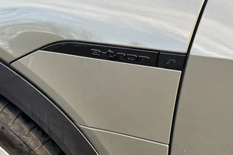 RK73MLV Audi Q8 e-tron Sport 55 e-tron quattro 300,00 kW Thumbnail #49