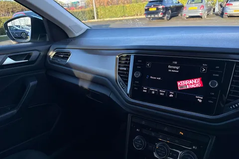 ML18OFZ Volkswagen T-Roc 1.5 TSI EVO Design Euro 6 (s/s) 5dr Thumbnail #12