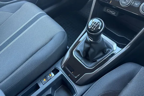 ML18OFZ Volkswagen T-Roc 1.5 TSI EVO Design Euro 6 (s/s) 5dr Thumbnail #20