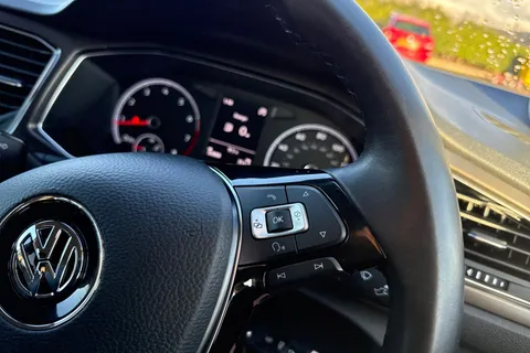 ML18OFZ Volkswagen T-Roc 1.5 TSI EVO Design Euro 6 (s/s) 5dr Thumbnail #38