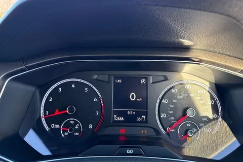 ML18OFZ Volkswagen T-Roc 1.5 TSI EVO Design Euro 6 (s/s) 5dr Thumbnail #42