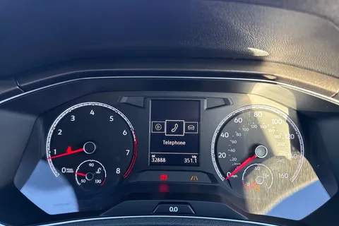 ML18OFZ Volkswagen T-Roc 1.5 TSI EVO Design Euro 6 (s/s) 5dr Thumbnail #43