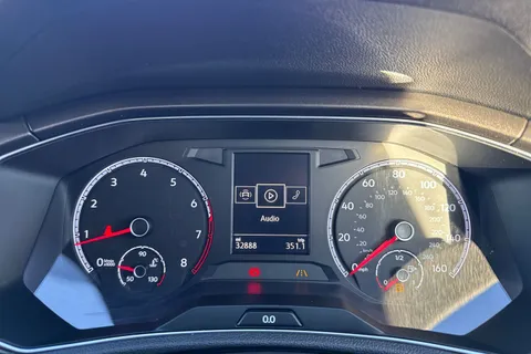 ML18OFZ Volkswagen T-Roc 1.5 TSI EVO Design Euro 6 (s/s) 5dr Thumbnail #44