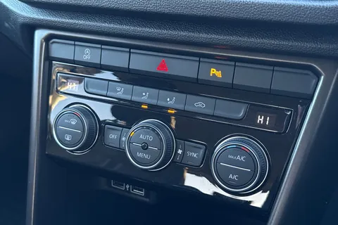 ML18OFZ Volkswagen T-Roc 1.5 TSI EVO Design Euro 6 (s/s) 5dr Thumbnail #53