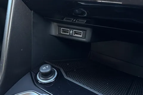 ML18OFZ Volkswagen T-Roc 1.5 TSI EVO Design Euro 6 (s/s) 5dr Thumbnail #54