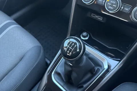 ML18OFZ Volkswagen T-Roc 1.5 TSI EVO Design Euro 6 (s/s) 5dr Thumbnail #55