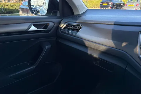 ML18OFZ Volkswagen T-Roc 1.5 TSI EVO Design Euro 6 (s/s) 5dr Thumbnail #61