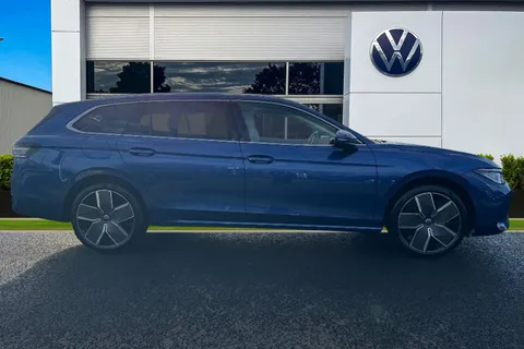 MJ75JTV Volkswagen Passat 1.5 TSI eHybrid 272 Elegance 5dr DSG **TOW BAR + LEATHER INTERIOR + 19' LEE Thumbnail #3
