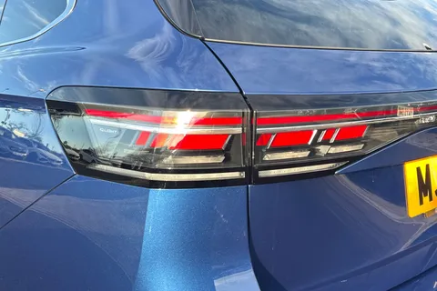 MJ75JTV Volkswagen Passat 1.5 TSI eHybrid 272 Elegance 5dr DSG **TOW BAR + LEATHER INTERIOR + 19' LEE Thumbnail #7