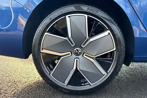MJ75JTV Volkswagen Passat 1.5 TSI eHybrid 272 Elegance 5dr DSG **TOW BAR + LEATHER INTERIOR + 19' LEE Thumbnail #10