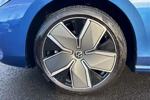 MJ75JTV Volkswagen Passat 1.5 TSI eHybrid 272 Elegance 5dr DSG **TOW BAR + LEATHER INTERIOR + 19' LEE Thumbnail #11