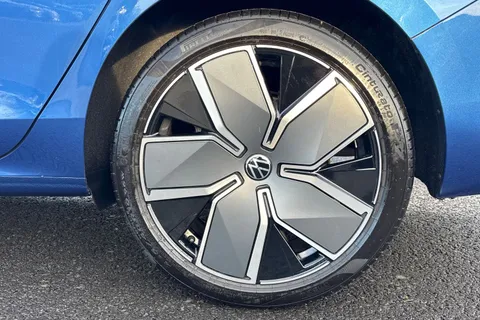 MJ75JTV Volkswagen Passat 1.5 TSI eHybrid 272 Elegance 5dr DSG **TOW BAR + LEATHER INTERIOR + 19' LEE Thumbnail #12