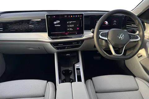 MJ75JTV Volkswagen Passat 1.5 TSI eHybrid 272 Elegance 5dr DSG **TOW BAR + LEATHER INTERIOR + 19' LEE Thumbnail #17