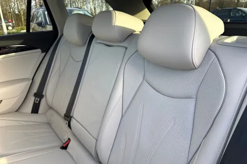 MJ75JTV Volkswagen Passat 1.5 TSI eHybrid 272 Elegance 5dr DSG **TOW BAR + LEATHER INTERIOR + 19' LEE Thumbnail #18