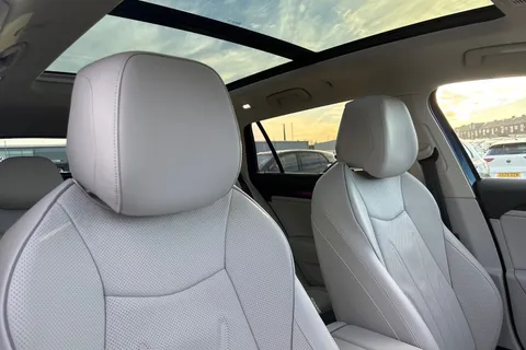 MJ75JTV Volkswagen Passat 1.5 TSI eHybrid 272 Elegance 5dr DSG **TOW BAR + LEATHER INTERIOR + 19' LEE Thumbnail #23