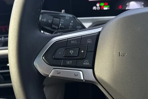 MJ75JTV Volkswagen Passat 1.5 TSI eHybrid 272 Elegance 5dr DSG **TOW BAR + LEATHER INTERIOR + 19' LEE Thumbnail #34