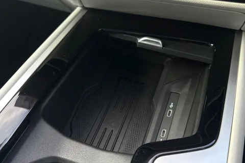 MJ75JTV Volkswagen Passat 1.5 TSI eHybrid 272 Elegance 5dr DSG **TOW BAR + LEATHER INTERIOR + 19' LEE Thumbnail #36