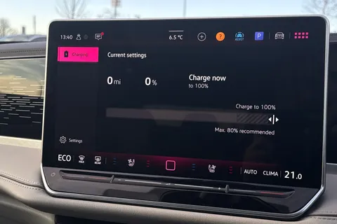 MJ75JTV Volkswagen Passat 1.5 TSI eHybrid 272 Elegance 5dr DSG **TOW BAR + LEATHER INTERIOR + 19' LEE Thumbnail #40