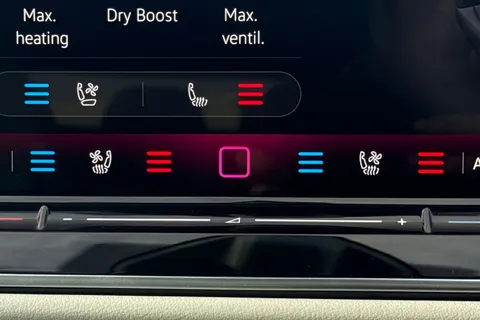 MJ75JTV Volkswagen Passat 1.5 TSI eHybrid 272 Elegance 5dr DSG **TOW BAR + LEATHER INTERIOR + 19' LEE Thumbnail #44