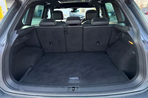 PE20PKF Volkswagen Tiguan 2.0 TSI R-Line Tech DSG 4Motion Euro 6 (s/s) 5dr Thumbnail #6