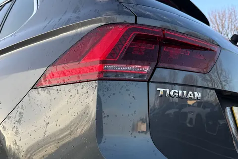 PE20PKF Volkswagen Tiguan 2.0 TSI R-Line Tech DSG 4Motion Euro 6 (s/s) 5dr Thumbnail #7