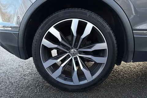 PE20PKF Volkswagen Tiguan 2.0 TSI R-Line Tech DSG 4Motion Euro 6 (s/s) 5dr Thumbnail #9