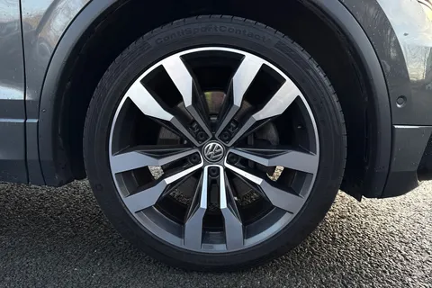 PE20PKF Volkswagen Tiguan 2.0 TSI R-Line Tech DSG 4Motion Euro 6 (s/s) 5dr Thumbnail #10