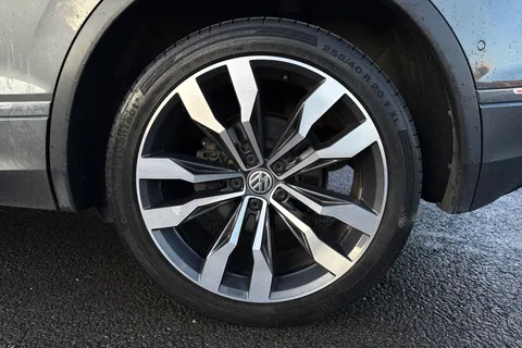 PE20PKF Volkswagen Tiguan 2.0 TSI R-Line Tech DSG 4Motion Euro 6 (s/s) 5dr Thumbnail #11