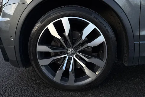 PE20PKF Volkswagen Tiguan 2.0 TSI R-Line Tech DSG 4Motion Euro 6 (s/s) 5dr Thumbnail #12