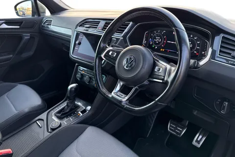 PE20PKF Volkswagen Tiguan 2.0 TSI R-Line Tech DSG 4Motion Euro 6 (s/s) 5dr Thumbnail #13