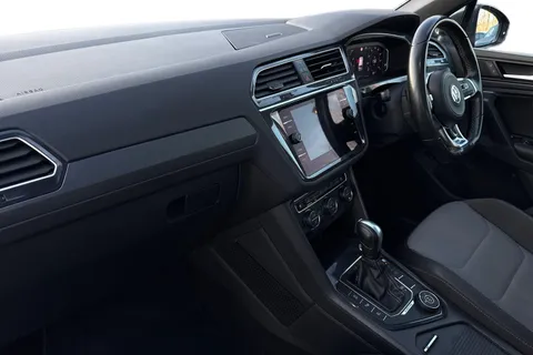 PE20PKF Volkswagen Tiguan 2.0 TSI R-Line Tech DSG 4Motion Euro 6 (s/s) 5dr Thumbnail #14