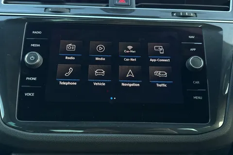 PE20PKF Volkswagen Tiguan 2.0 TSI R-Line Tech DSG 4Motion Euro 6 (s/s) 5dr Thumbnail #16