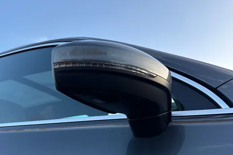 PE20PKF Volkswagen Tiguan 2.0 TSI R-Line Tech DSG 4Motion Euro 6 (s/s) 5dr Thumbnail #24