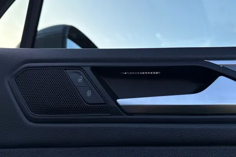 PE20PKF Volkswagen Tiguan 2.0 TSI R-Line Tech DSG 4Motion Euro 6 (s/s) 5dr Thumbnail #31