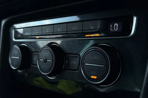 PE20PKF Volkswagen Tiguan 2.0 TSI R-Line Tech DSG 4Motion Euro 6 (s/s) 5dr Thumbnail #36