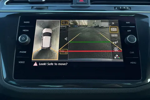 PE20PKF Volkswagen Tiguan 2.0 TSI R-Line Tech DSG 4Motion Euro 6 (s/s) 5dr Thumbnail #37