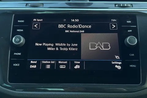 PE20PKF Volkswagen Tiguan 2.0 TSI R-Line Tech DSG 4Motion Euro 6 (s/s) 5dr Thumbnail #39