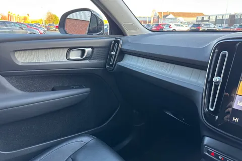 BK70HDG Volvo Xc40 2.0 B4 MHEV Inscription Auto Euro 6 (s/s) 5dr Thumbnail #52