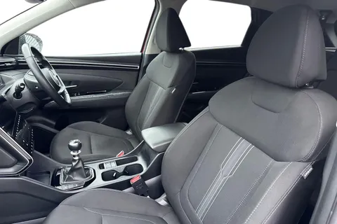 DG71EYL Hyundai Tucson 1.6 TGDi Premium 5dr 2WD Thumbnail #16