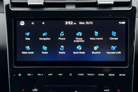 DG71EYL Hyundai Tucson 1.6 TGDi Premium 5dr 2WD Thumbnail #17