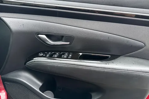 DG71EYL Hyundai Tucson 1.6 TGDi Premium 5dr 2WD Thumbnail #21